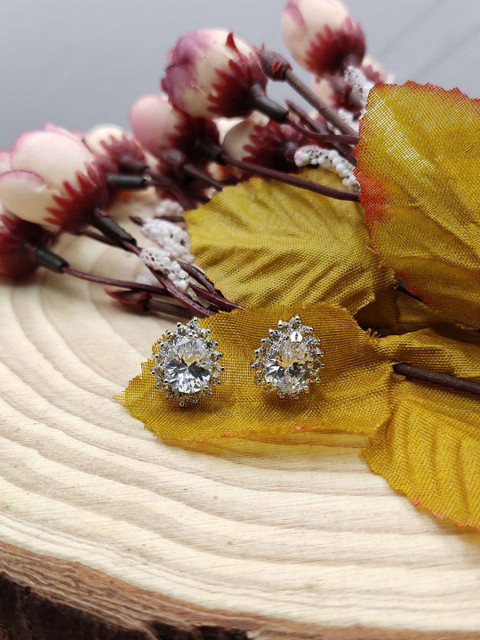 

Sia Art Jewellery White Contemporary Studs
