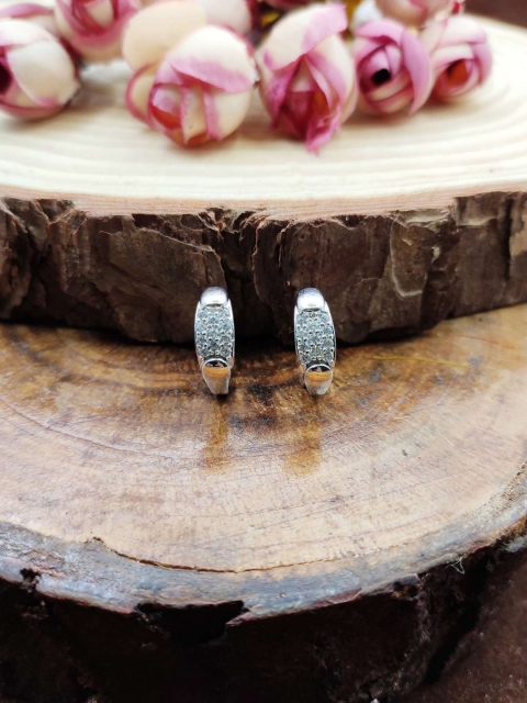 

Sia Art Jewellery White Circular Studs