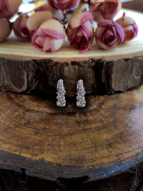 

Sia Art Jewellery White Circular Studs