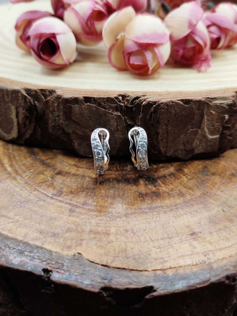 

Sia Art Jewellery White Diamond Shaped Studs