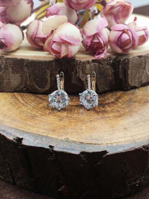 

Sia Art Jewellery White & Gold-Toned Classic Drop Earrings