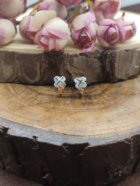 

Sia Art Jewellery White & Gold-Plated Floral Studs