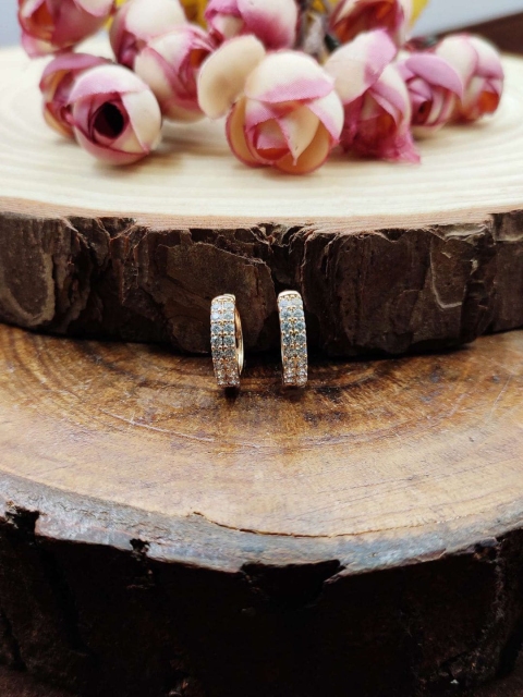 

Sia Art Jewellery White & Beige Diamond Shaped Half Hoop Earrings
