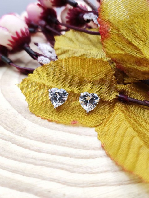 

Sia Art Jewellery Silver-Plated White Heart Shaped Studs