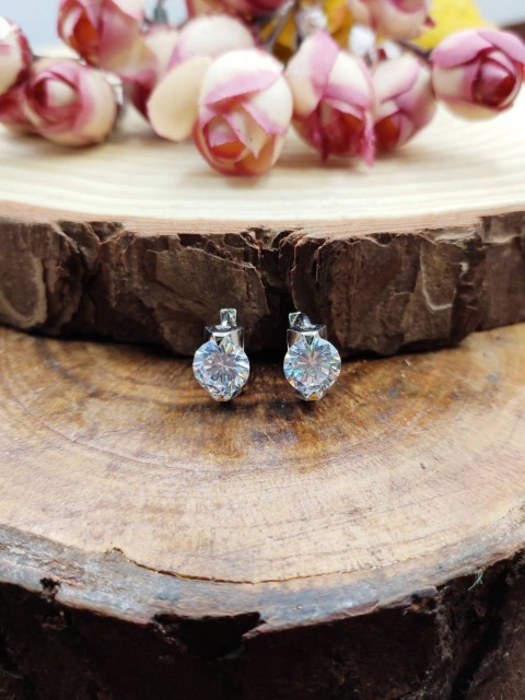 

Sia Art Jewellery White Silver-Plated CZ-Studded Contemporary Studs
