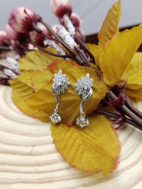 

Sia Art Jewellery White & Silver-Toned Floral Drop Earrings