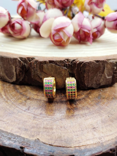 

Sia Art Jewellery Gold-Plated & White Circular Studs