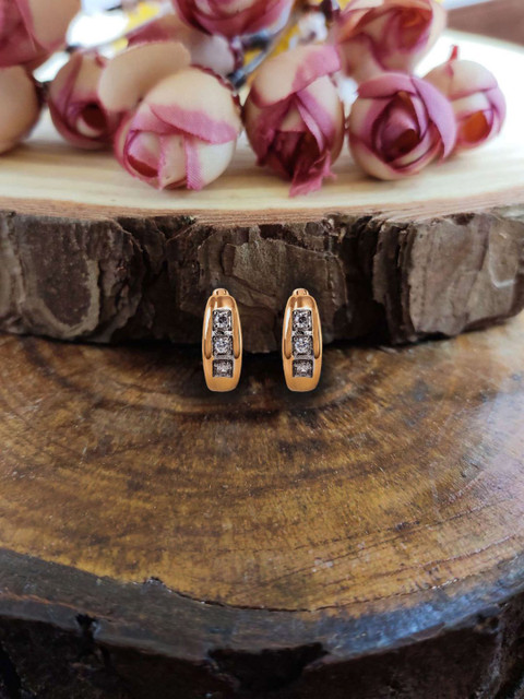 

Sia Art Jewellery White & Gold-Toned Circular Hoop Earrings