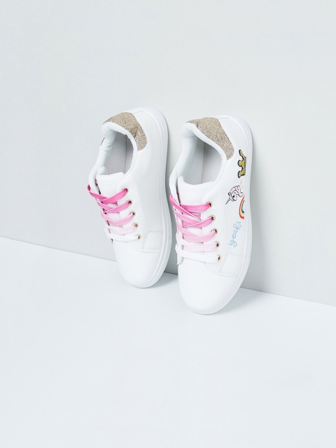 

max Girls White & Gold-Toned Colourblocked Sneakers