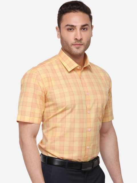 

Greenfibre Men Yellow Regular Fit Checked Formal Shirt