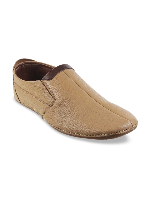 

Mochi Men Beige Textured Leather Loafers
