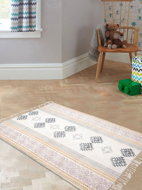 

Tistabene Cream-Colored & Black Kilim Pattern Fringed Dhurrie