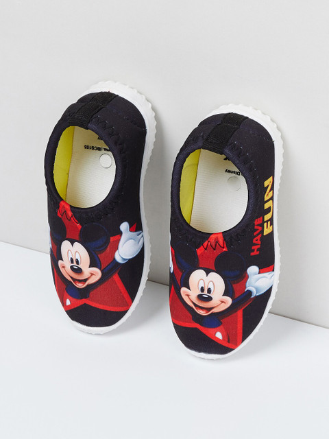

max Boys Black Mickey Mouse Print Slip-On Sneakers