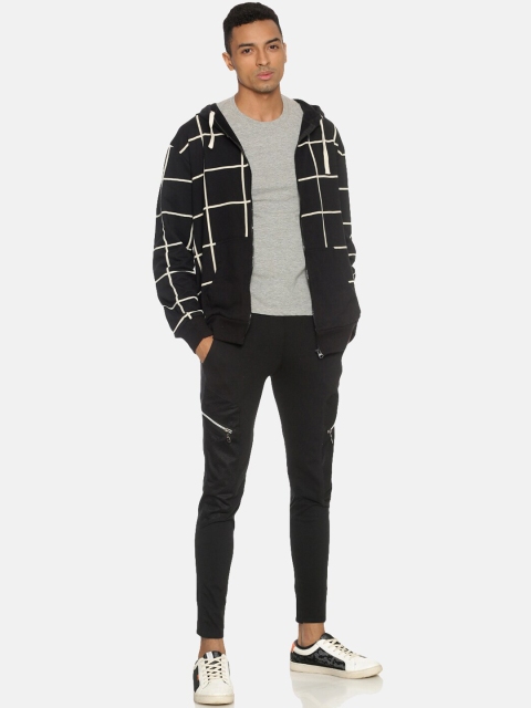

Campus Sutra Men Black & White Checked Hooded Tracksuit