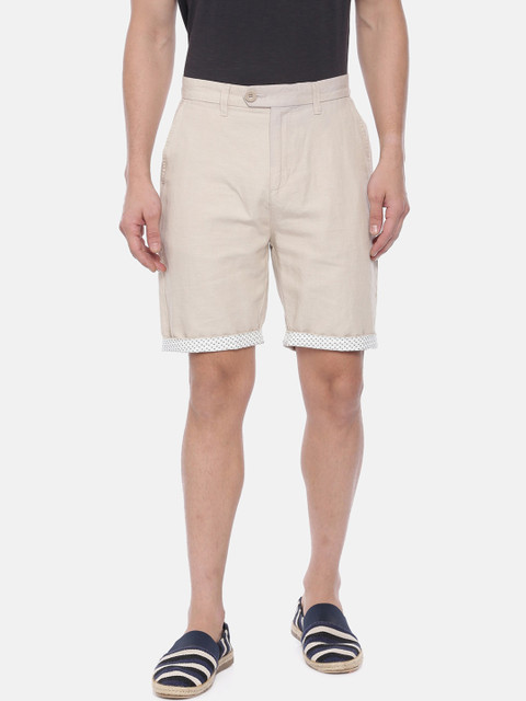 

Breakbounce Men Cream-Coloured Solid Slim Fit Regular Shorts