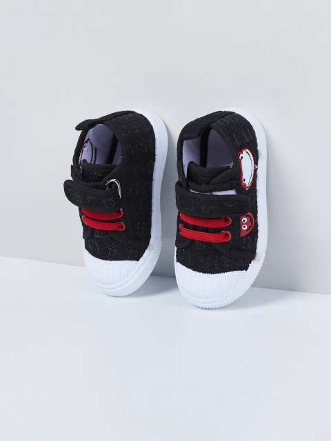 

max Boys Black Sneakers