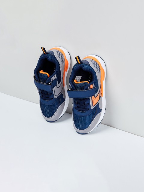 

max Boys Navy Blue & Orange Colourblocked Sneakers