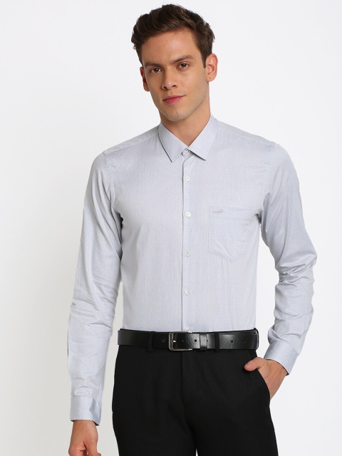 

Crocodile Men Off-White & Black Slim Fit Printed Formal Shirt