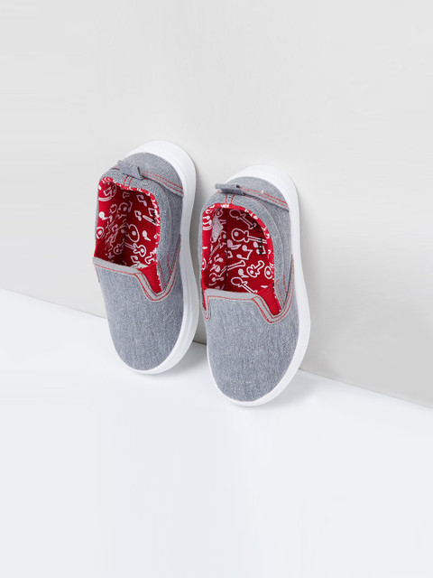 

max Boys Grey Slip-On Sneakers