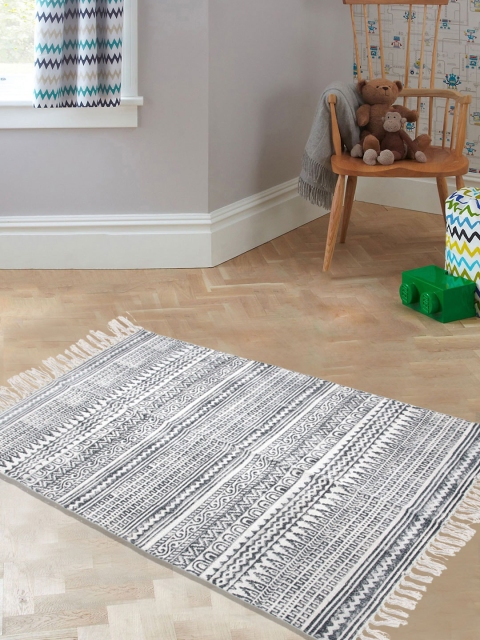 

Tistabene Off-White & Black Geometric Printed Fringed Dhurrie