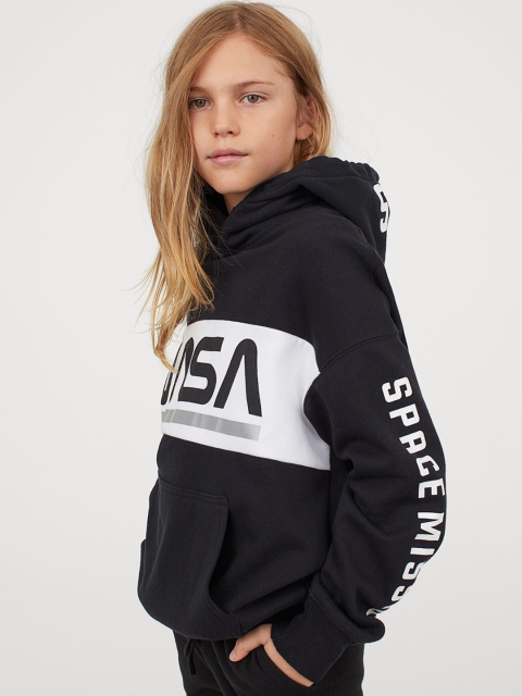

H&M Boys Black Printed Hoodie
