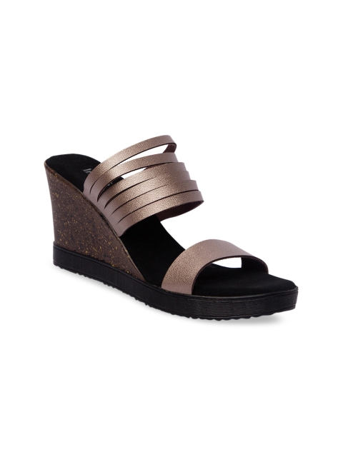 

Inc 5 Women Bronze-Toned Woven Design Sandals