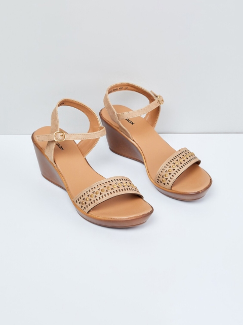 

max Women Beige Embellished Wedges
