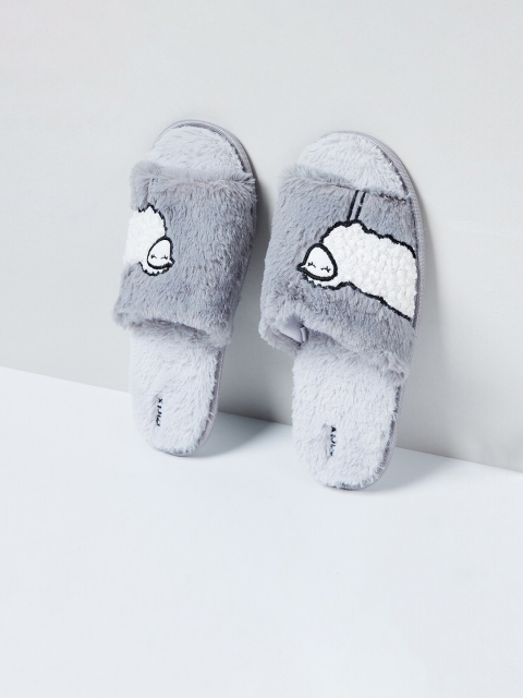 

max Women Grey Sliders