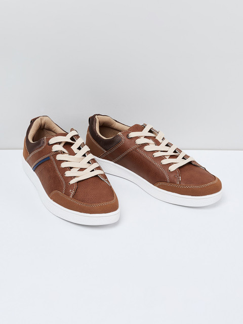 

max Men Tan Brown Sneakers
