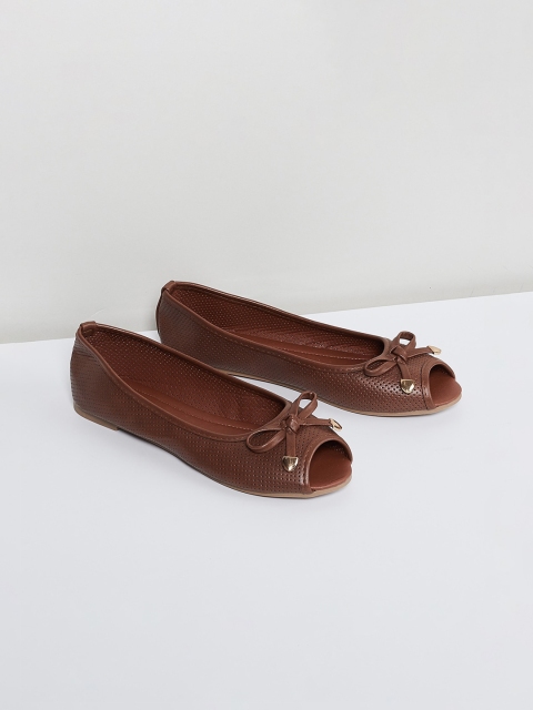 

max Women Brown Textured Ballerinas