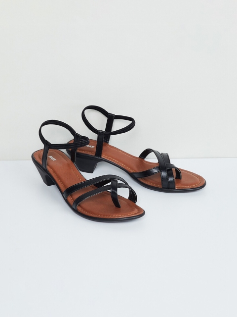 

max Women Black Solid Sandals