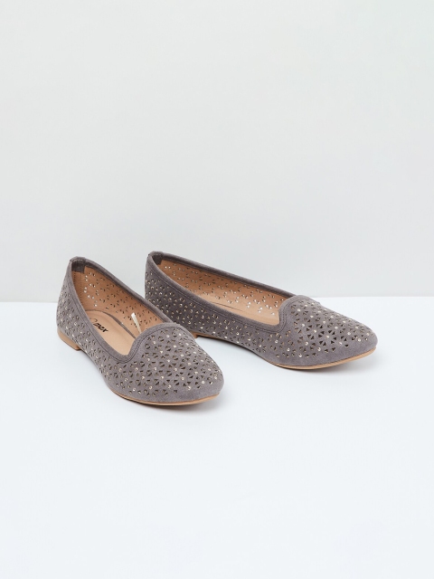 

max Women Grey Textured PU Ballerinas