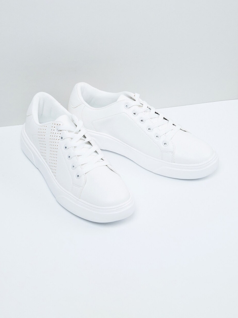 

max Men White Sneakers