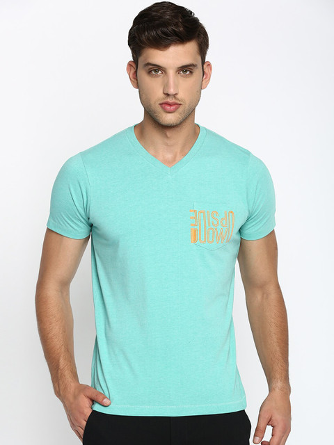 

Basics Men Green Solid V-Neck T-shirt