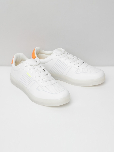 

max Men White Sneakers
