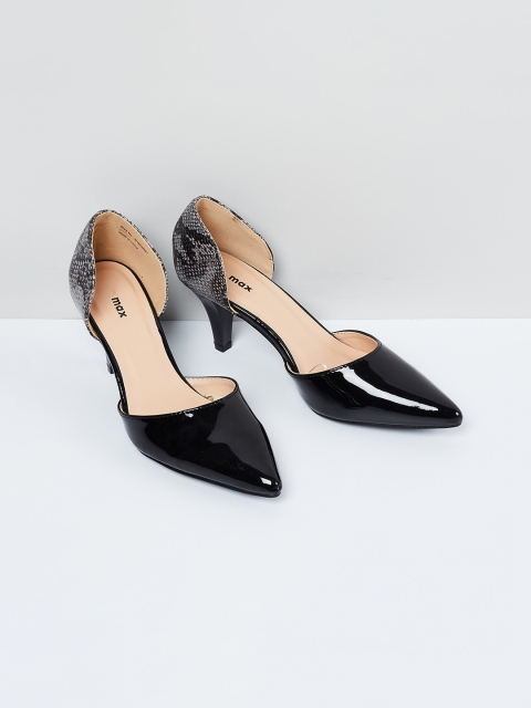 

max Women Black Printed Pumps