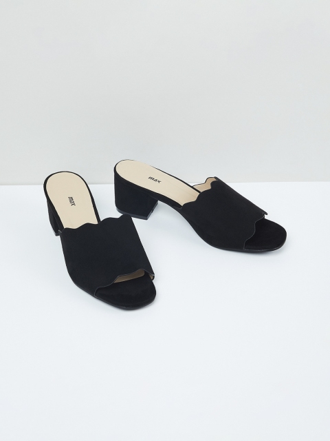 

max Women Black Solid Sandals