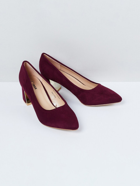 

max Women Maroon Solid Pumps