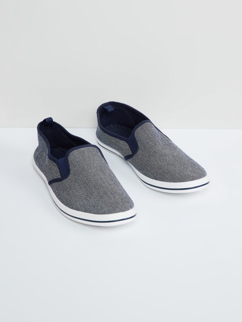 

max Men Blue Slip-On Sneakers