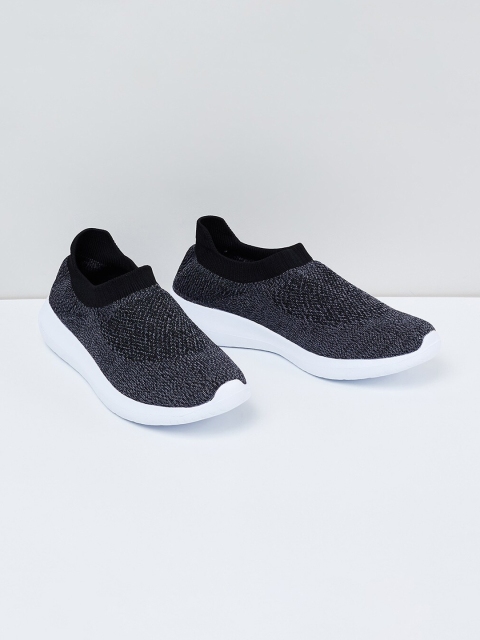 

max Men Black Slip-On Sneakers