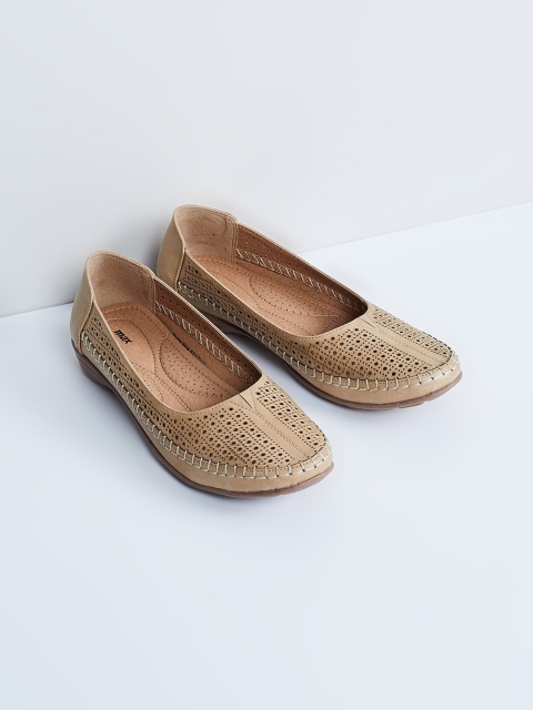 

max Women Beige Textured Ballerinas