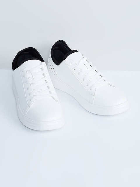 

max Men White Sneakers