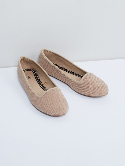 

max Women Beige Textured Ballerinas