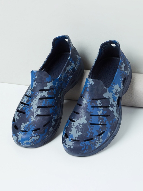 

max Men Navy Blue Printed Clogs