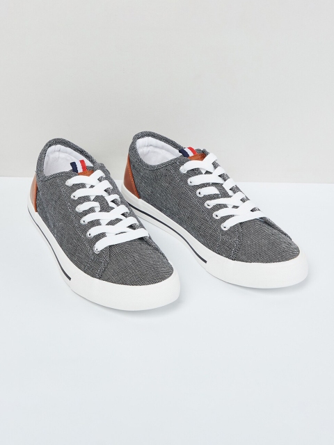 

max Men Grey Textured Sneakers