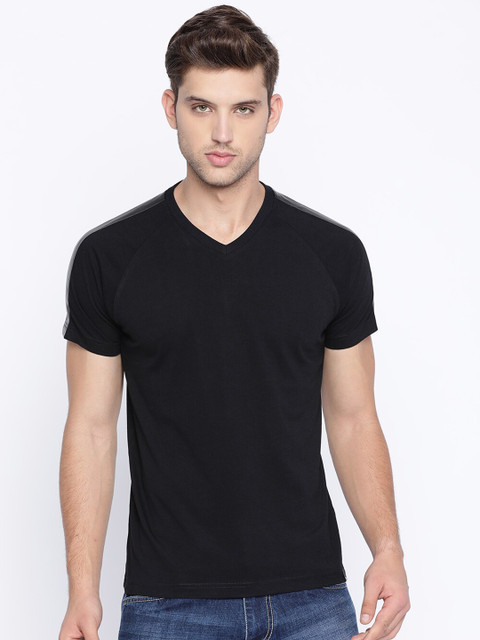 

Basics Men Black Solid Round Neck T-shirt