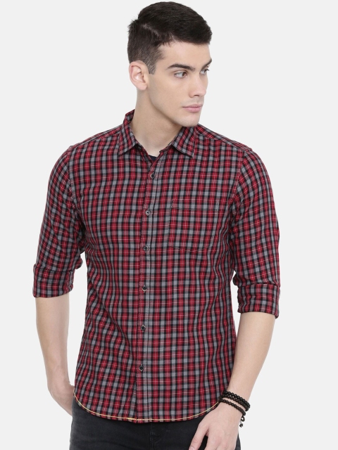 

IMYOUNG Men Red & Black Slim Fit Checked Casual Shirt