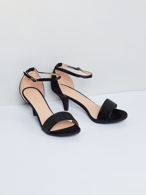 

max Women Black Embellished Sandals