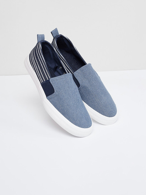 

max Men Blue Slip-On Striped Sneakers