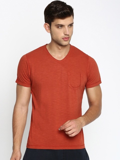 

Basics Men Orange Solid Round Neck T-shirt